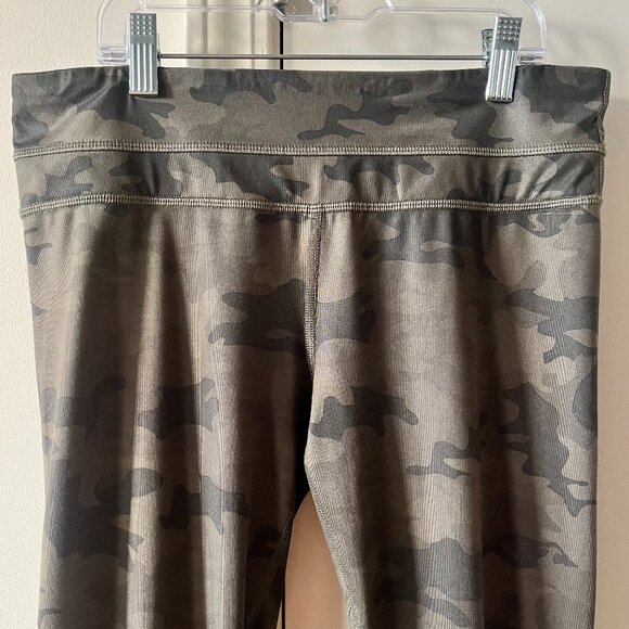 Lululemon Run Inspire Crop II Savasana Camo Size 6 - Picture 4 of 7